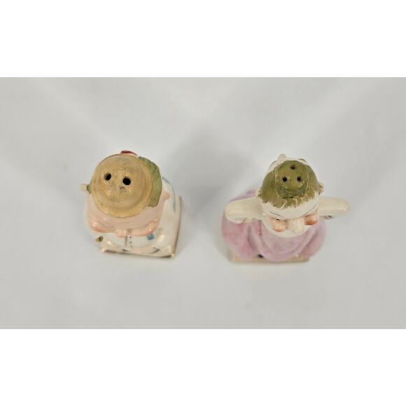 Vintage Happy & Grumpy Couple Salt & Pepper Shakers  Made in Japan - Picture 4 of 4